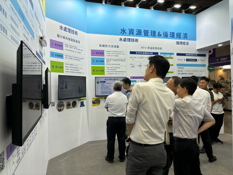 友達以深厚的智慧製造經驗發展永續戰略，積極延伸價值鏈，轉化成可供外界使用的綠色智慧服務，進軍SEMICON Taiwan 2024，提供半導體產業鏈打造AI世代的永續即戰力。
